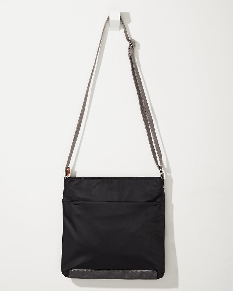 Tommy Bahama | Kennington Black Crossbody / Black