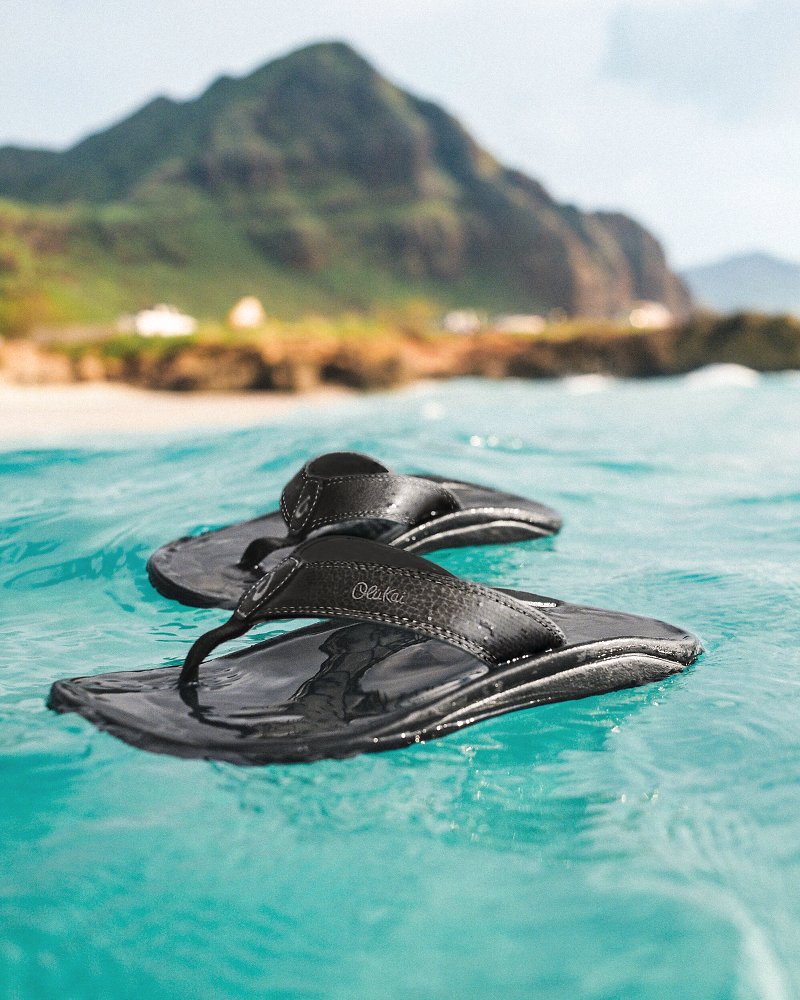 Tommy Bahama | OluKai® 'Ohana Sandals / Black