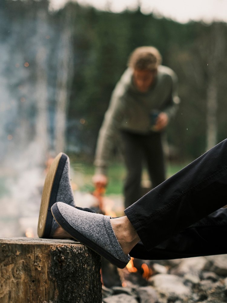Tommy Bahama | OluKai® Hāmani Hulu Felt Mules / Graphite