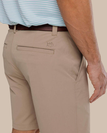 Southern Tide brrr°®-die 8 Inch Performance Golf Short - Khaki For Men