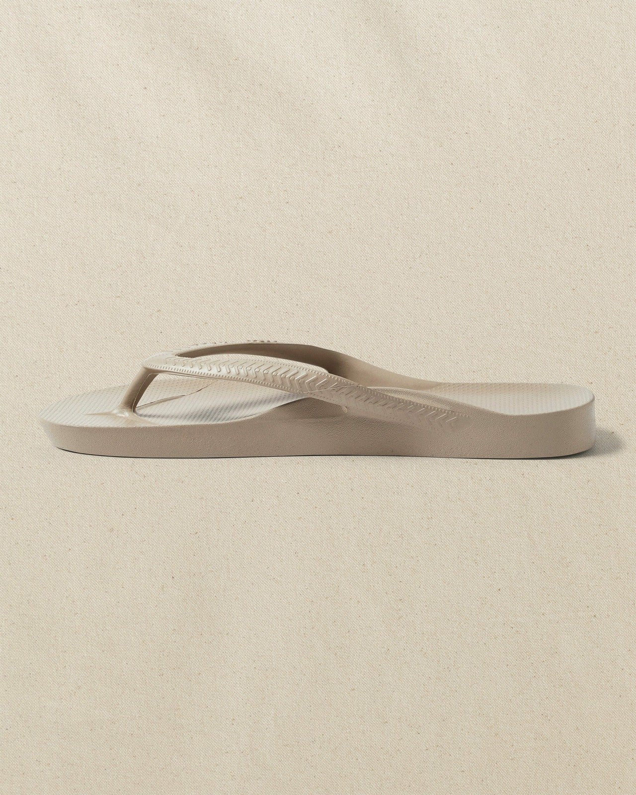 Southern Tide Archies Taupe Arch Support Flip Flop For Men|Women|Home