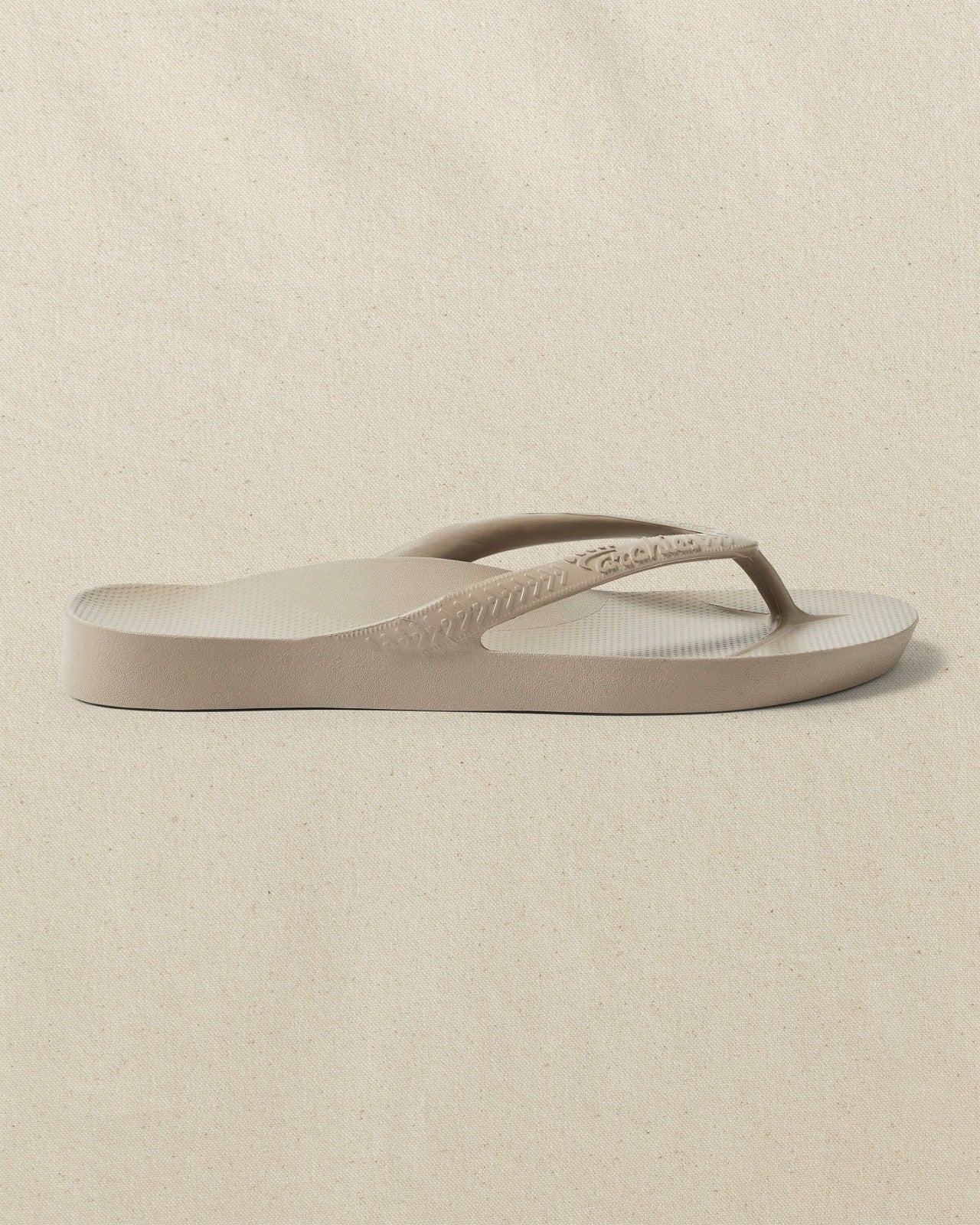 Southern Tide Archies Taupe Arch Support Flip Flop For Men|Women|Home