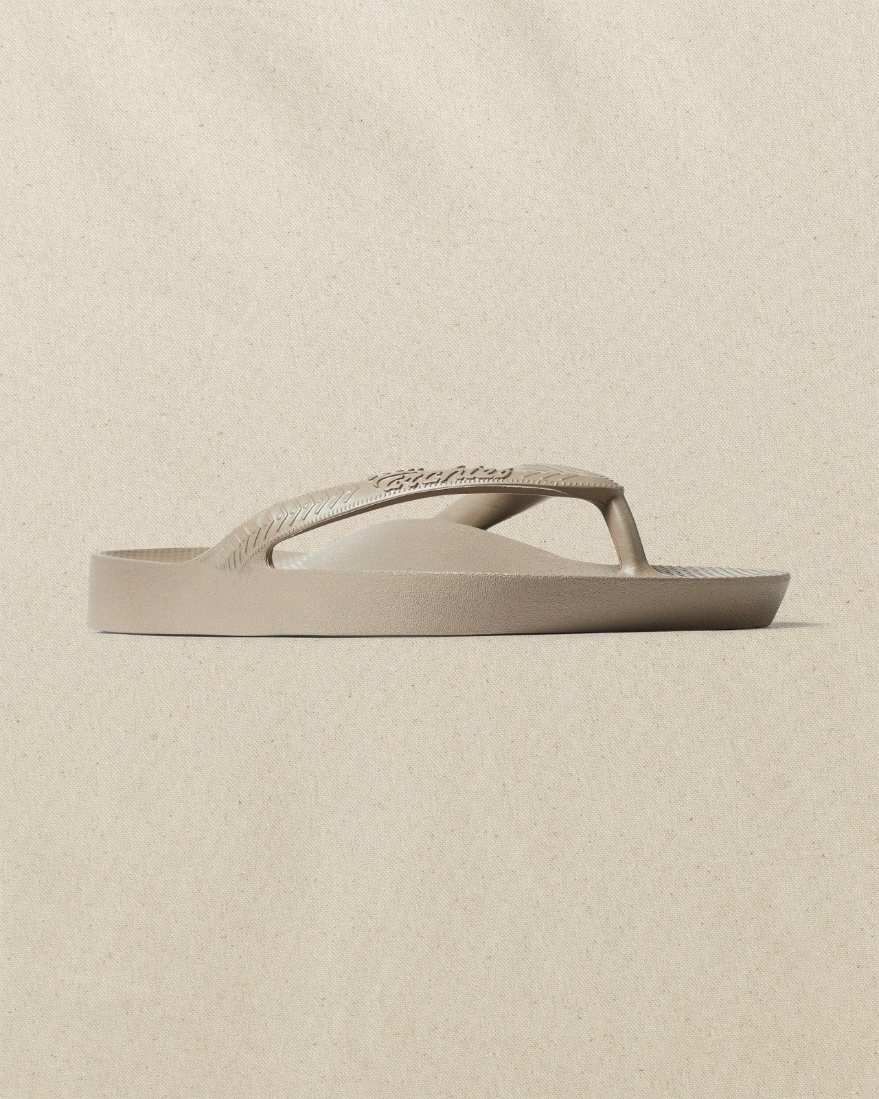 Southern Tide Archies Taupe Arch Support Flip Flop For Men|Women|Home