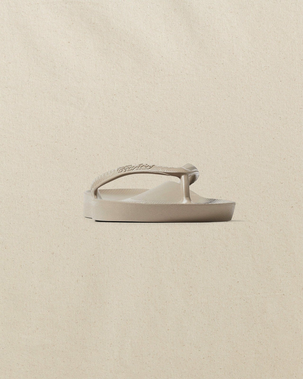 Southern Tide Archies Taupe Arch Support Flip Flop For Men|Women|Home