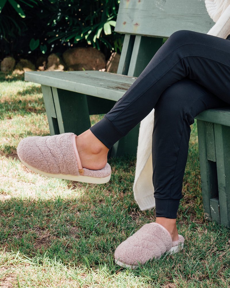 Tommy Bahama | OluKai® Pūpū Mua Fuzzy Slippers / Pink Sea Salt