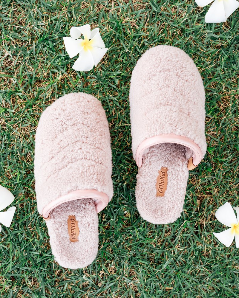 Tommy Bahama | OluKai® Pūpū Mua Fuzzy Slippers / Pink Sea Salt