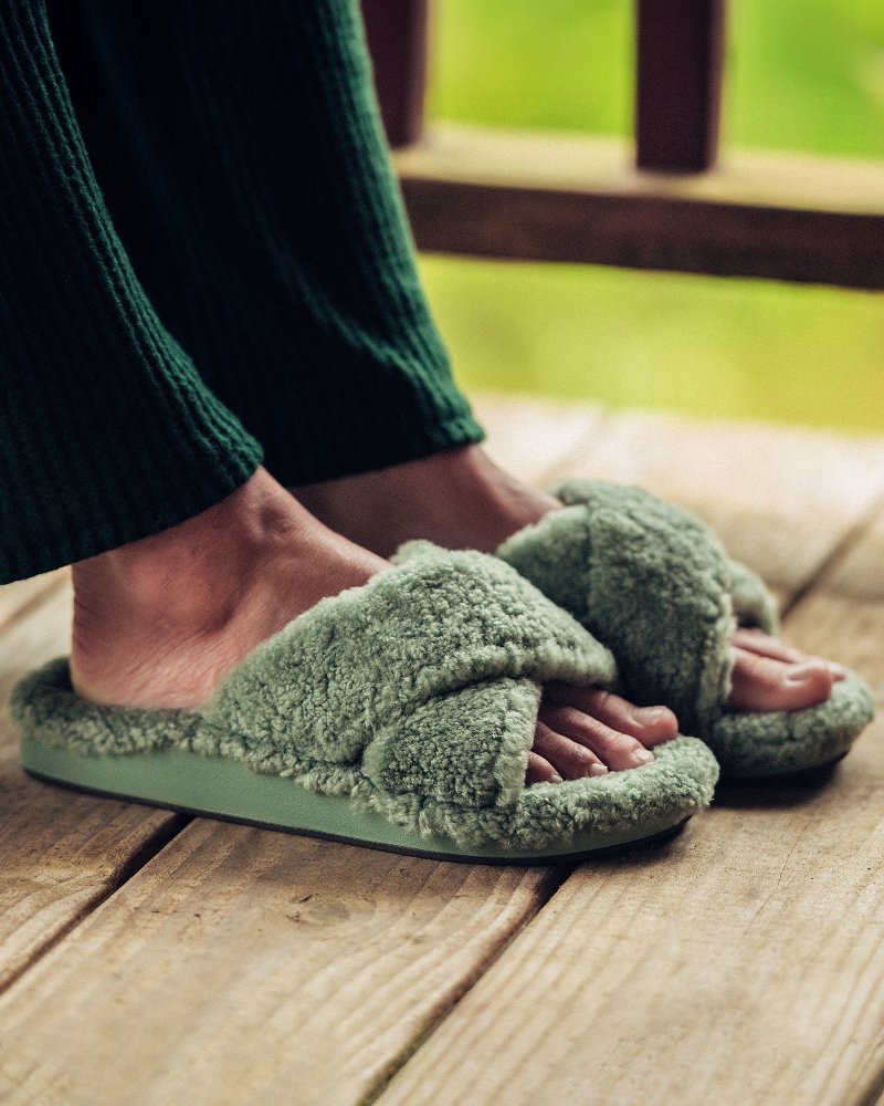 Tommy Bahama | OluKai® Hila Heu Slippers / Muted Green