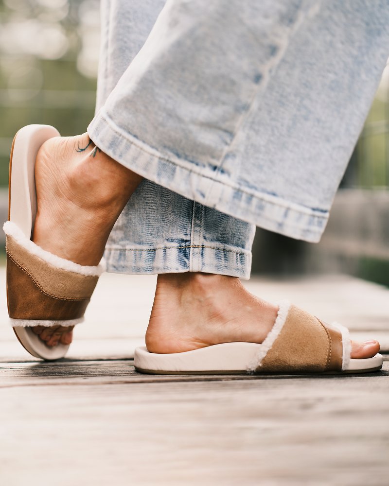 Tommy Bahama | OluKai® Ho'ala Slide Slippers / Tan