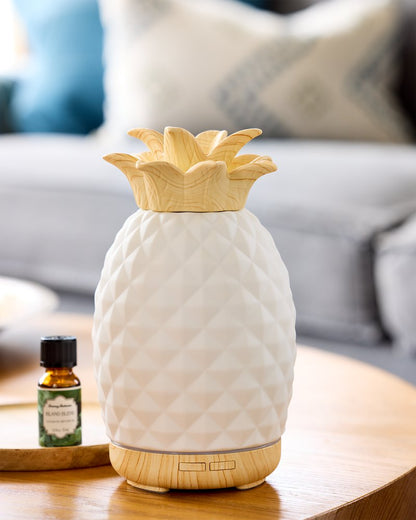 Tommy Bahama | Island Blend Ceramic Pineapple Diffuser / Island Blend