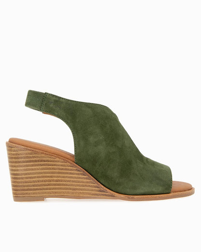 Tommy Bahama | André Assous Belinda Suede Featherweights™ Wedges / Forest Green