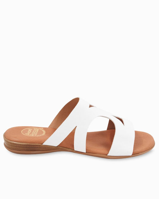 Tommy Bahama | André Assous Nailea Nappa Sandals / White