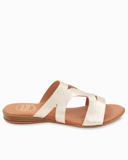 Tommy Bahama | André Assous Nailea Metallic Cork Sandals / Platino