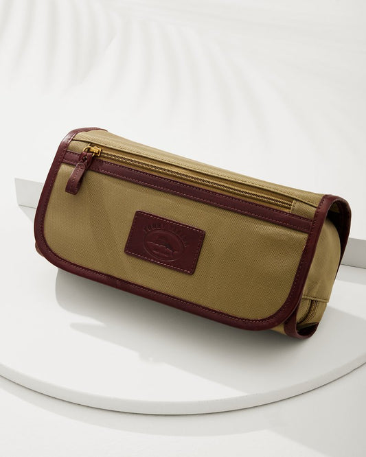 Tommy Bahama | Tommy Bahama Nylon Hanging Dopp Kit / Khaki