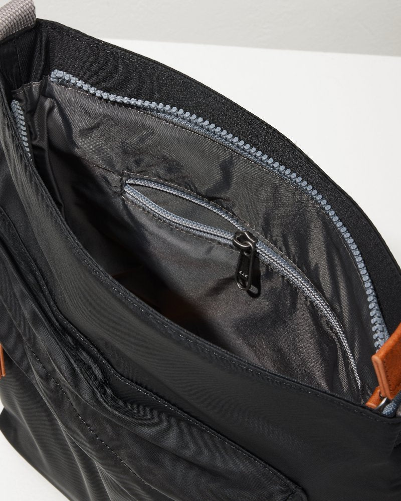 Tommy Bahama | Kennington Black Crossbody / Black
