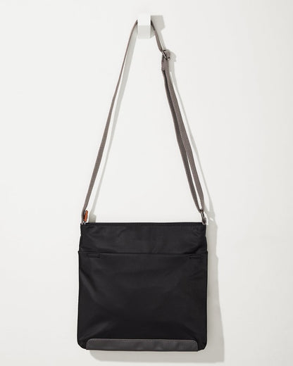 Tommy Bahama | Kennington Black Crossbody / Black