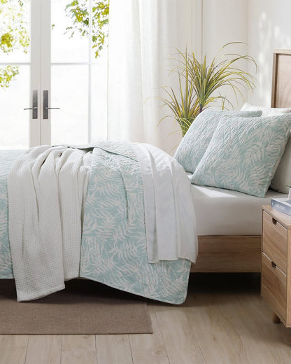 Tommy Bahama | Art of Palms Reversible 3-Piece King Quilt Set / Blue