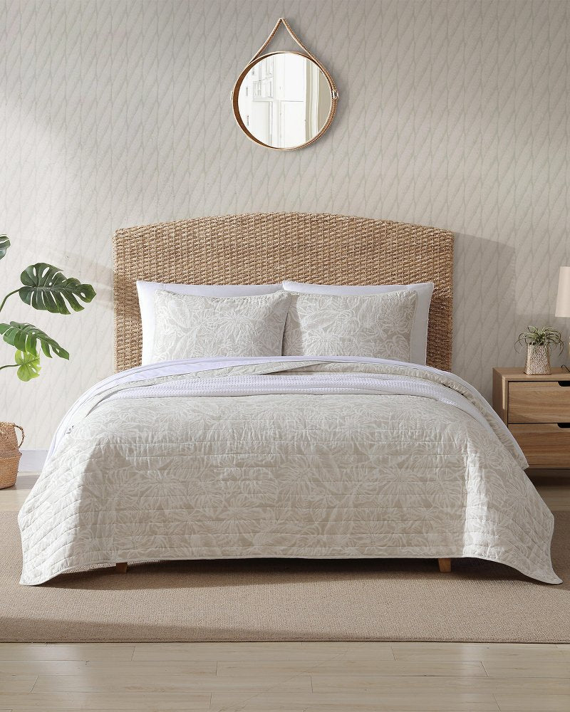 Tommy Bahama | Ocean Deep Reversible 3-Piece Full/Queen Quilt Set / Beige