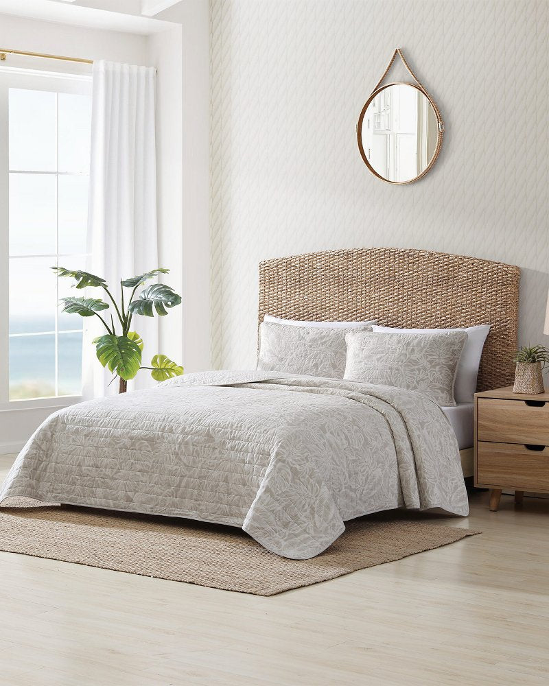 Tommy Bahama | Ocean Deep Reversible 3-Piece Full/Queen Quilt Set / Beige