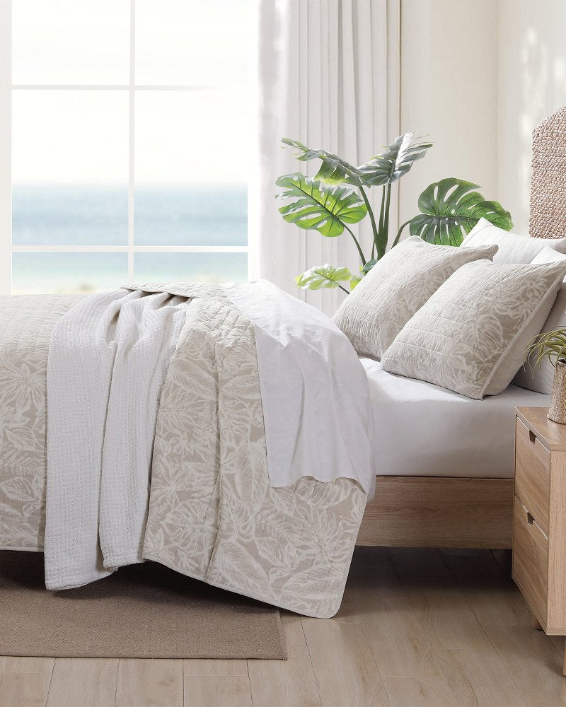 Tommy Bahama | Ocean Deep Reversible 3-Piece Full/Queen Quilt Set / Beige