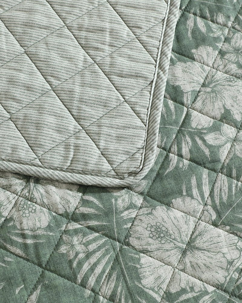 Tommy Bahama | Hibiscus Jungle Reversible 3-Piece Full/Queen Quilt Set / Jungle