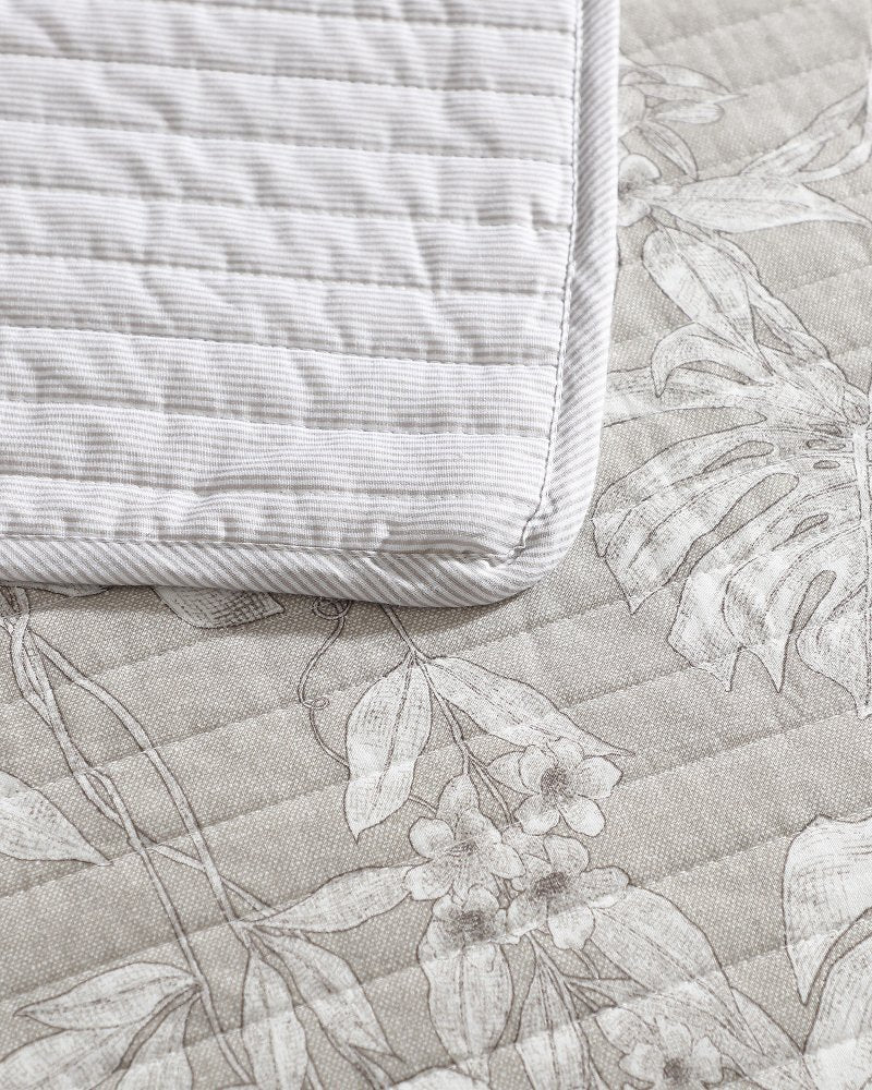 Tommy Bahama | Jungle Toile Reversible 3-Piece Full/Queen Quilt Set / Beige