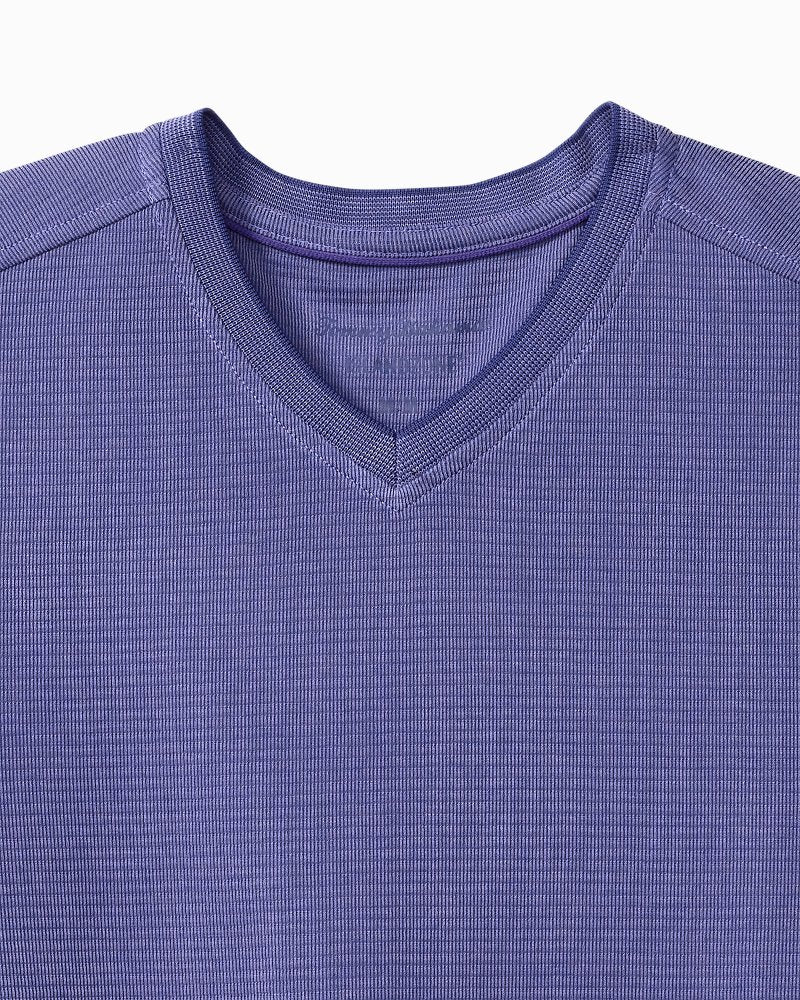 Tommy Bahama | Coastal Crest IslandZone® V-Neck Shirt / Deep Ultramarine