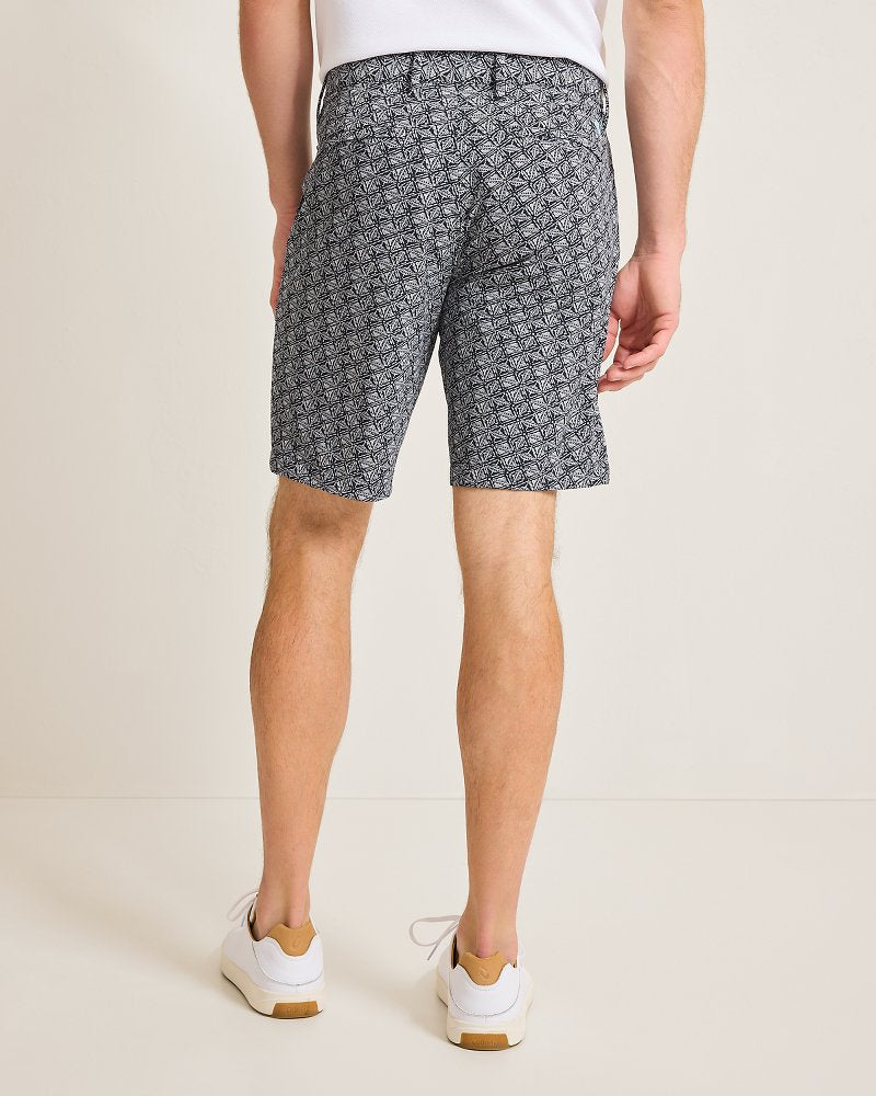 Tommy Bahama | Chip Shot Beachcomber Geo IslandZone® 9-Inch Shorts / Black