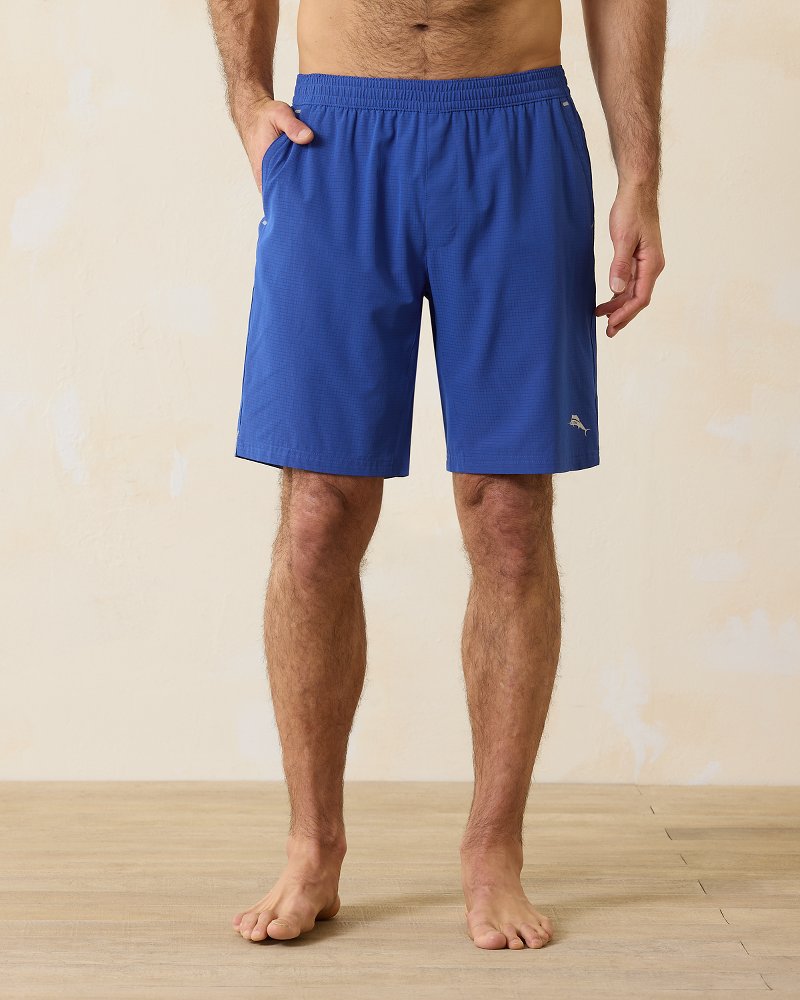 Tommy Bahama | Monterey Coast Hybrid IslandZone® 9-Inch Shorts / Cobalt Haze