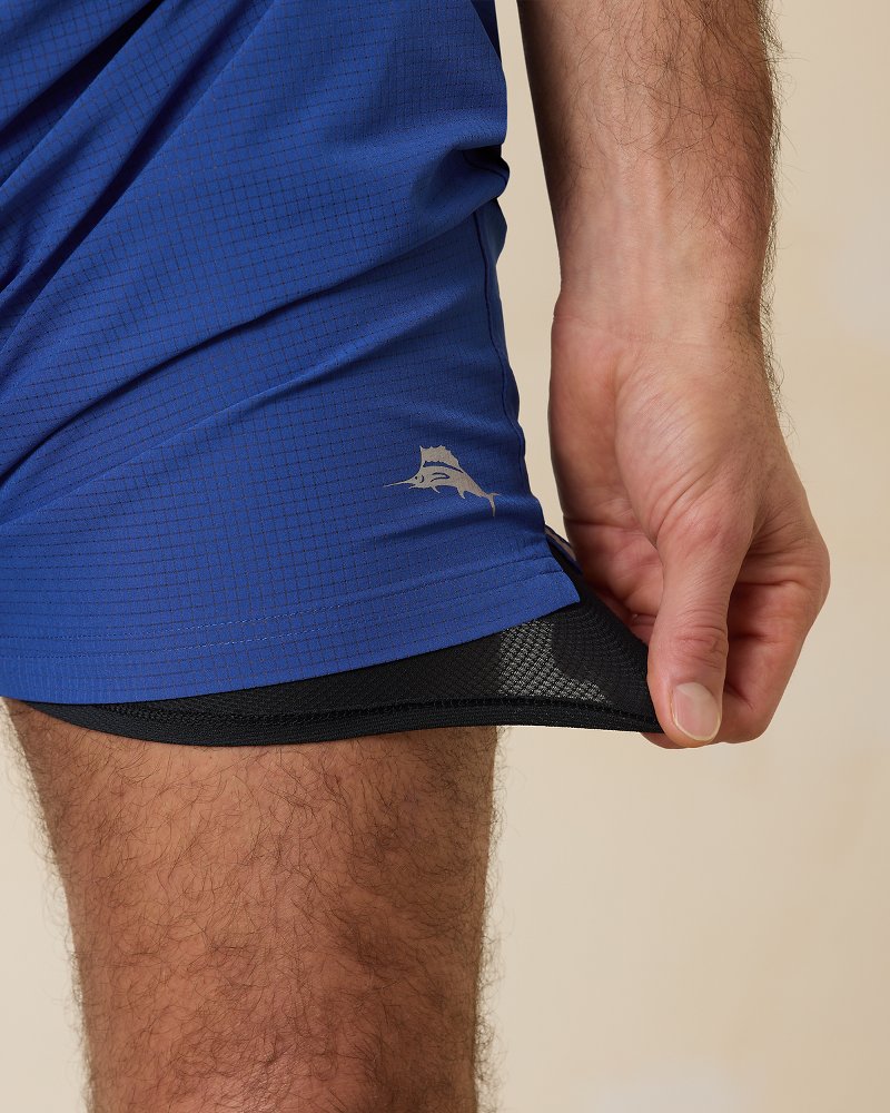 Tommy Bahama | Monterey Coast Hybrid IslandZone® 9-Inch Shorts / Cobalt Haze