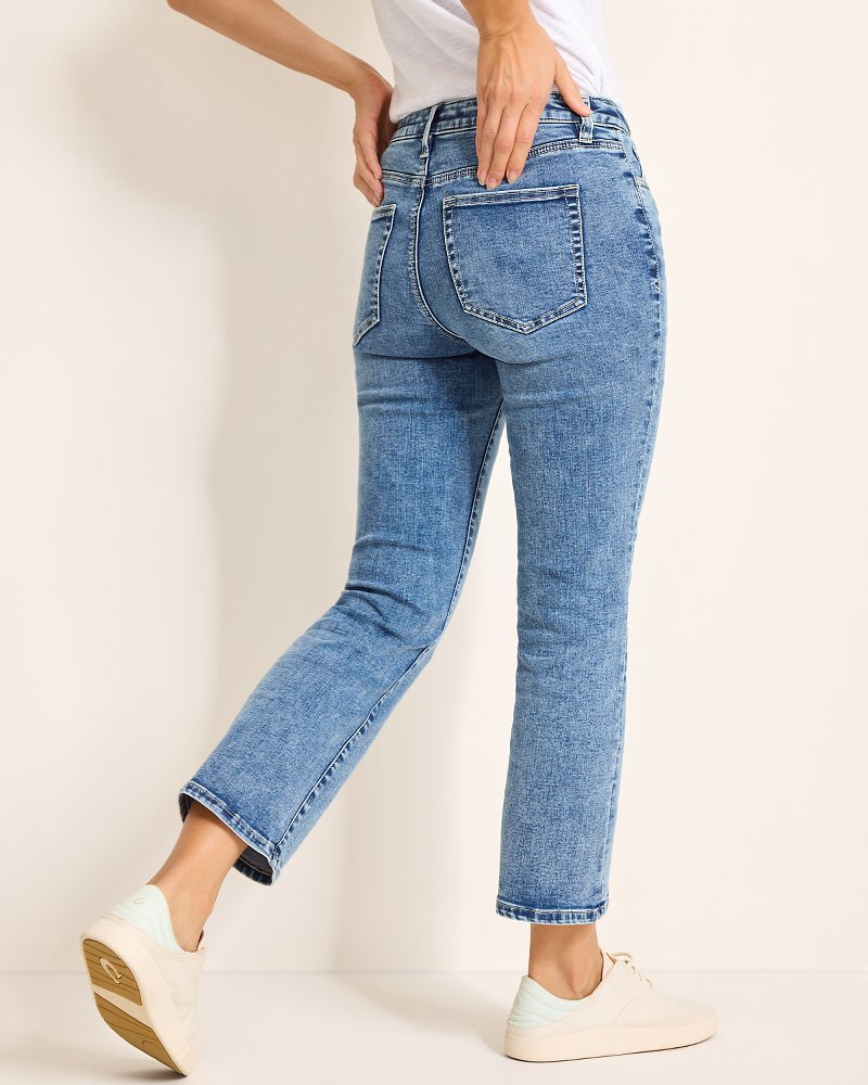 Tommy Bahama | Mid-Rise Cropped Mini Bootcut Jeans / Med Azul Wash