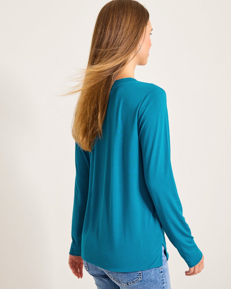 Tommy Bahama | Kauai Jersey Long-Sleeve V-Neck T-Shirt / Academy