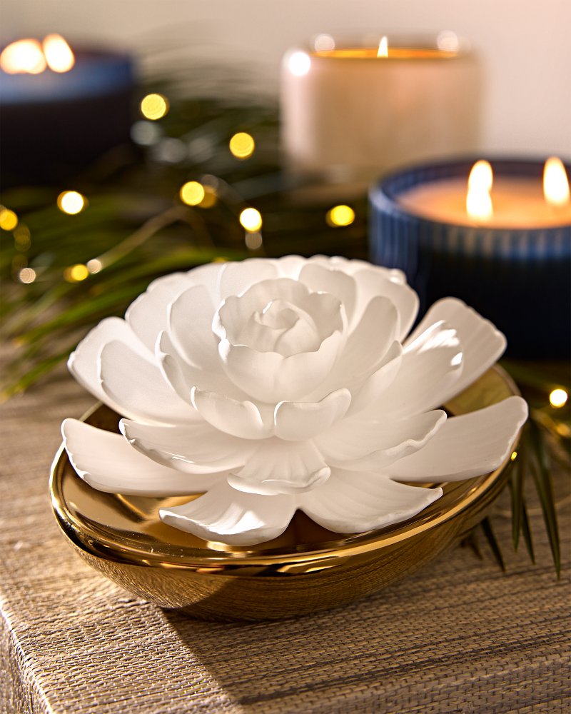 Tommy Bahama | Island Blend Porcelain Flower Diffuser / Island Blend
